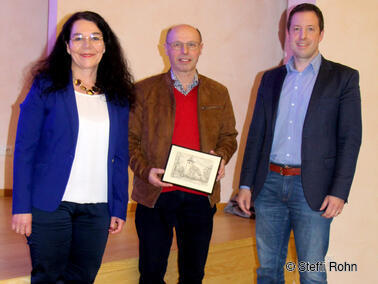 Ortsvorsteherin Pamela Otteni-Hertwig, Heinz Langenecker (Mitte) und Bürgermeister Manuel Tabor