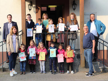 links: Bürgermeister Manuel Tabor und Kindergartenleiterin Christine Wehrmann, oben Mitte: Grundschulrektorin Eva Rösch, rechts: Gemeinde- und Ortschaftsrat Franz Bähr und Ortsvorsteher Klaus Sauer
