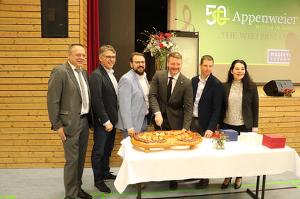 v. l. n. r.: Ortsvorsteher Klaus Sauer, Bernd Mettenleiter (MdL), Martin Gassner-Herz (MdB), Bürgermeister Viktor Lorenz, Fabien Coste (Montlouis), Ortsvorsteherin Pamela Otteni-Hertwig 