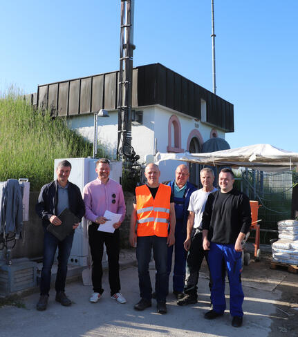 v.l.: Bauamtsleiter Uli Brudy, Bürgermeister Viktor Lorenz, Frank Hirsch (Zink-Ing.), Wassermeister Michael Görig, Joachim Benz (Fa. Penzel), Marc Brudy