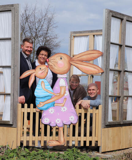 v.l.: Bürgermeister Viktor Lorenz, Simone Dierle, Claudia Männle und Arnold Haas